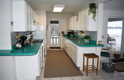 Vestaburg Cottage | Lakefront Chook Nook Cottage Dickerson Lake