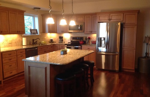 Geneva-on-the-Lake Condo | LAKEFRONT CONDO#111 3BR/2BA-private beach, indoor pool -