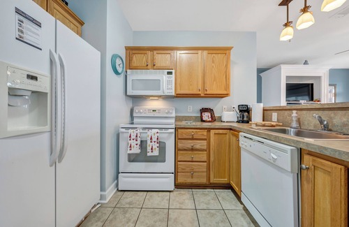 Huddleston Condo | Lakefront Condo - Awesome View! amenities incl.