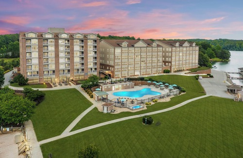 Huddleston Condo | Lakefront Condo - Awesome View! amenities incl.