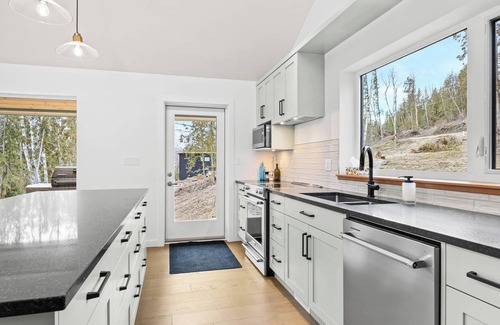 Adams Lake House | Lakefront Cottage and Boat Slip - Spapilem, Spapilem Cottage at Mac's Landing on Beautiful Adams Lak