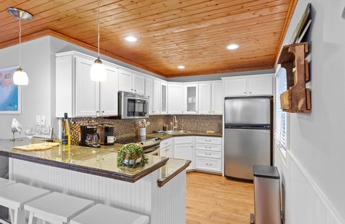 Smyrna Cottage | Lakefront Cottage at Rainbow Lake