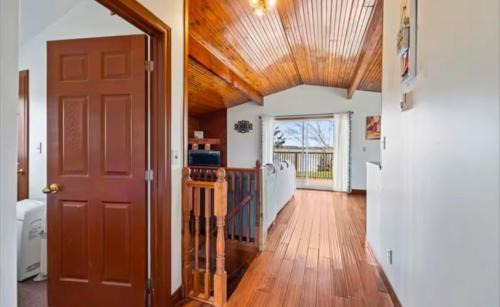 Greater Napanee House | Lakefront Cottage - Family Retreat and Ice Fishing