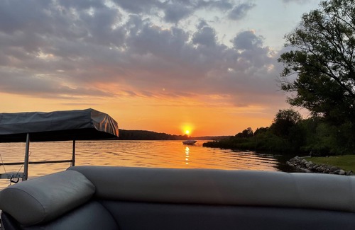 Alden Cottage | Lakefront Cottage on Clam Lake —access to Torch lake!