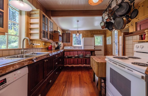 East Kootenay Cottage | Lakefront Cottage on Rosen Lake