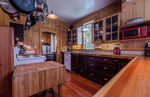 East Kootenay Cottage | Lakefront Cottage on Rosen Lake