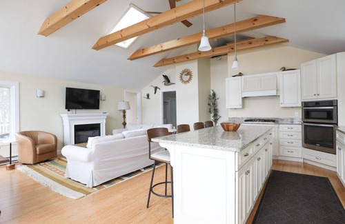 Damariscotta Cottage | Lakefront Cottage, 35' from waters edge!