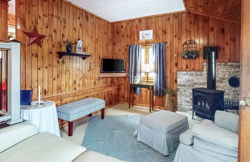 Newfield Cottage | Lakefront cottage with dock, two kayaks & deck - dog-friendly