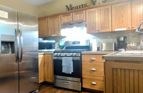 Syracuse House | Lakefront-Crib+Dogs+Kayaks 8 min to Wawasee boat ramp, pking for trailers, 4 TVs