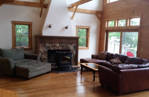 Bridport House | LakeFront, Endless Views, 3 level, Open floor plan