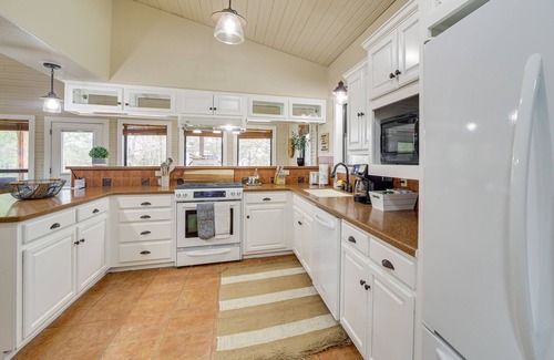 Longtown House | Lakefront Eufaula Vacation Rental w/Private Dock