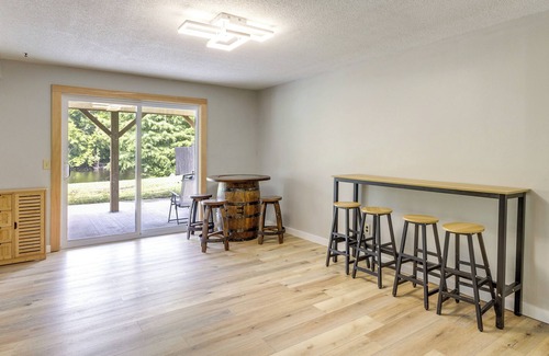 Pontoon Beach Cottage | Lakefront Family Home 13 Mi From Gateway Arch!