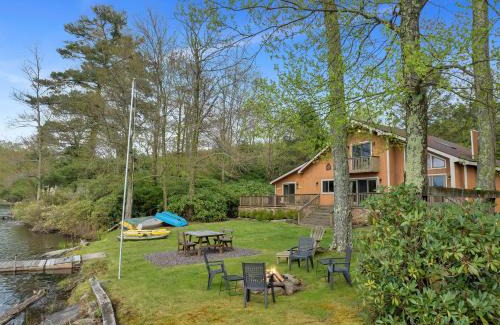 Lake Ariel Villa | Lakefront Family Home, Kayaks, Hot Tub, Fireplace