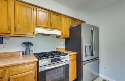 Pontoon Beach House | Lakefront Family Home 13 Mi From Gateway Arch!