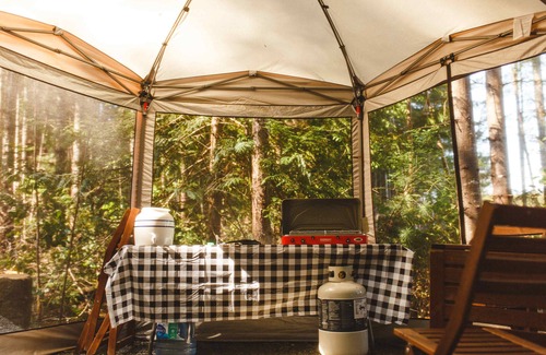 Black Creek RV Rental | Lakefront Farm Glamping & Sauna Experience