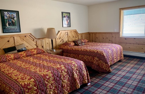 Mammoth Creek Resort | LAKEFRONT FISHING LODGE RETREAT SLEEPS 50! BOAT RENTALS! WORLD CLASS FISHING!