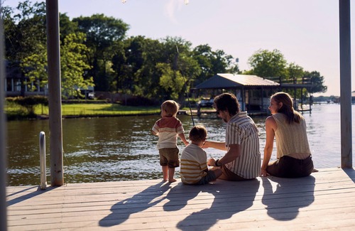 Enchanted Oaks House | Lakefront Getaway w/Boat Slip, Fire Pit & Outdoor Fun!