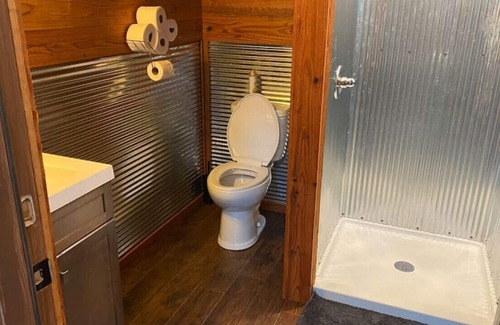 Alix Cabin | Lakefront Glamping Cabin!