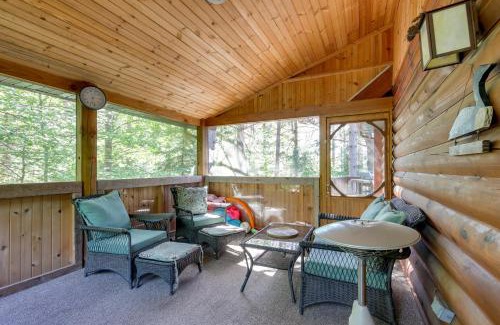 Hazelhurst House | Lakefront Hazelhurst Cabin Dock and Pool Table