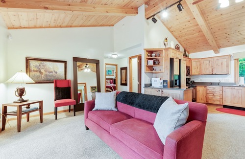 Manitowish Waters House | Lakefront home on Discovery Center grounds with dock, kayaks, & canoes