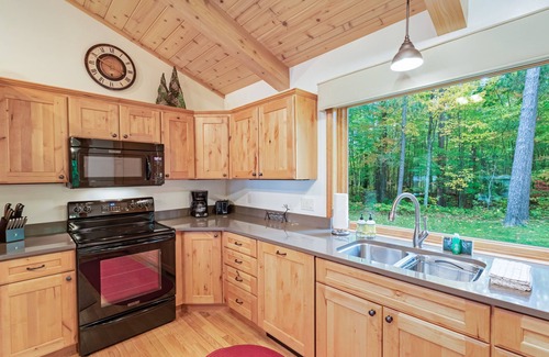 Manitowish Waters House | Lakefront home on Discovery Center grounds with dock, kayaks, & canoes