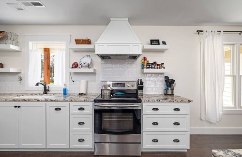 Branson West House | Lakefront Home-4BR 2B-Branson West. CLEAN-Excellent Value-Great Parking/Space.