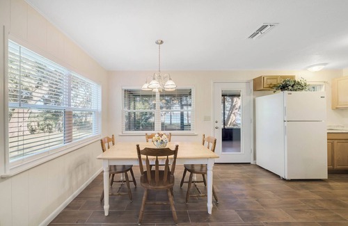 Fort McCoy Cabin | Lakefront home on Lake Kerr near Salt Springs with large porch and great yard