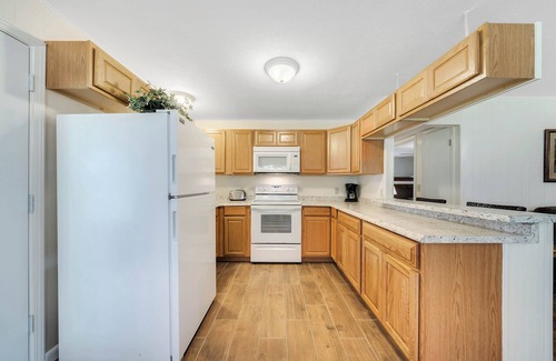 Fort McCoy Cabin | Lakefront home on Lake Kerr near Salt Springs with large porch and great yard