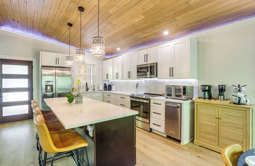 Gainesville House | Lakefront Home w/Private Dock in Gainesville!