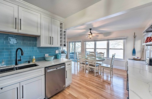 Lake Koshkonong House | Lakefront Home w/Gorgeous Sunsets, Kayaks, & Pier