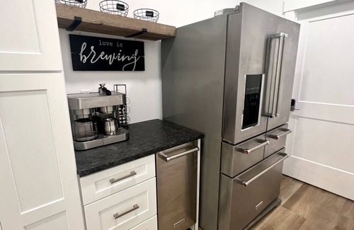 Andersonville House | Lakefront Home with Dock & INDOOR Pool & KING BEDS! Great parking options!