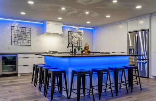 Lake Hamilton House | Lakefront Home with Pool, Game Room & Dock