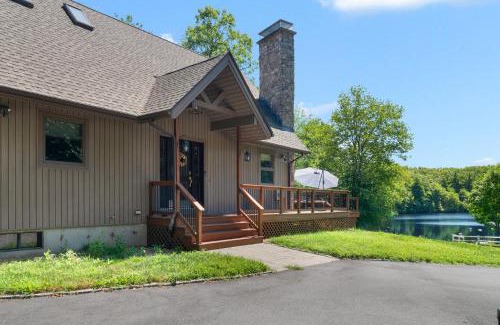 Burrillville House | Lakefront-hot Tub Gym Kayaks Paddleboards