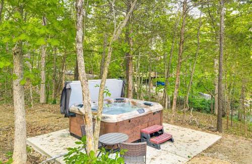 Innsbrook House | Lakefront Innsbrook Chalet Hot Tub and Fire Pit!