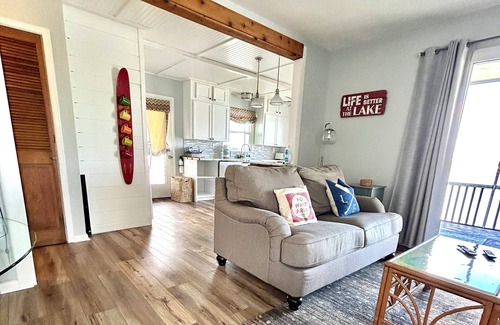 Montverde Cottage | LAKEFRONT - kayak, fish, paddleboard, canoe, HOT TUB, golf -near Orlando