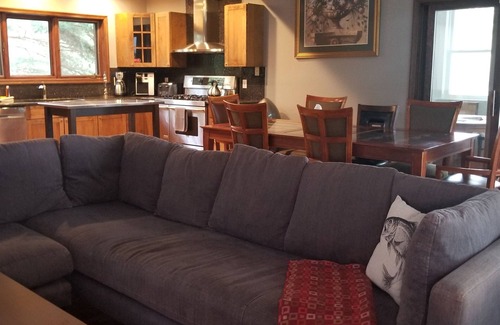 Tobyhanna House | LAKEFRONT!⛵Kayaks,BBQ,Poconos, Firepit,Hammock,SUP board, Pool table, PA