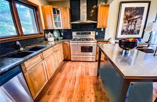 Tobyhanna House | LAKEFRONT!⛵Kayaks,BBQ,Poconos, Firepit,Hammock,SUP board, Pool table, PA