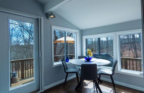 Town of Delaware House | Lakefront Kenoza Cottage