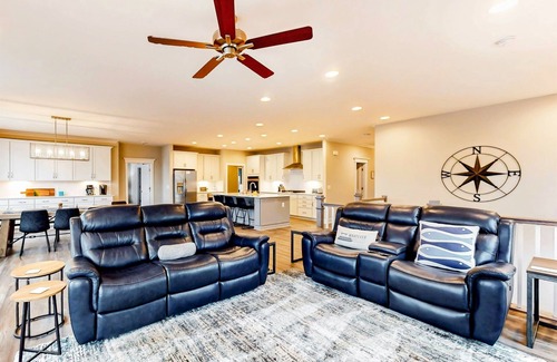 Mineral House | Lakefront Lake Anna - Dock, Beach, Views, Hot Tub