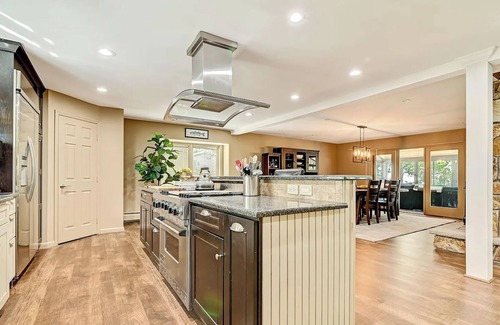 Paupack House | Lakefront Lake Wallenpaupack - Family Fun - Hot Tub, Private Dock, Movie Theater