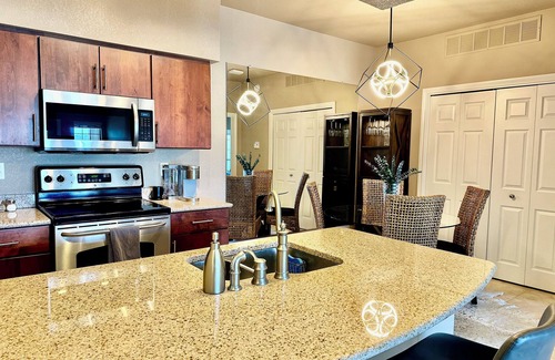 Highland Lake Estates Condo | Lakefront Livin' at Bella Vista @ Island on Lake Travis with Indoor Heated Pool!