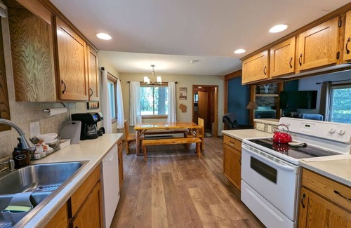 Wausau Cabin | Lakefront Lodge w/hot tub, fireplace & fire pit