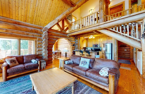 Enterprise House | Lakefront lodge with amazing view, private dock, rec room - dog-friendly