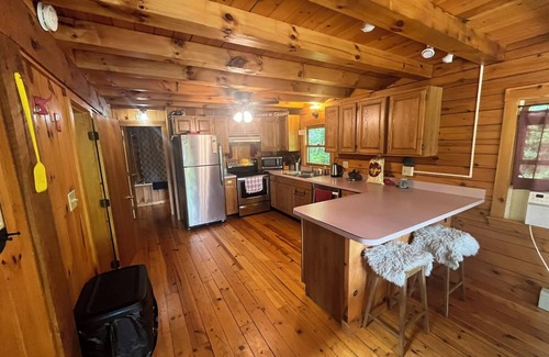 Woodsville Cabin | Lakefront Log Home in White Mountains! Dog-Friendly!