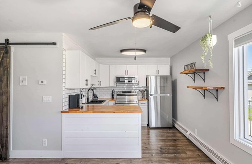 Sylvan Lake Apartment | Lakefront Lookout 1BR Condo on Lakeshore Drive!