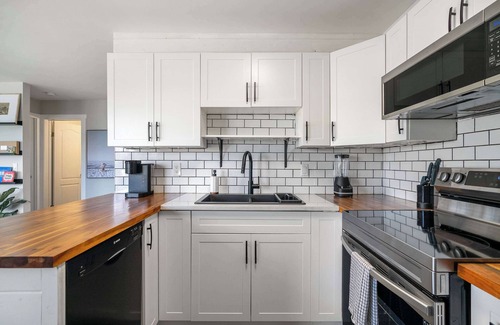 Sylvan Lake Apartment | Lakefront Lookout 1BR Condo on Lakeshore Drive!