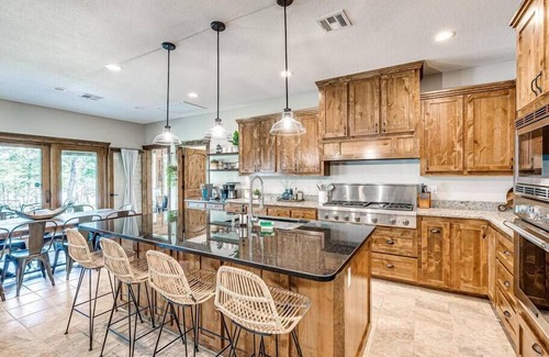 Eufaula House | Lakefront Luxury Boat Slip Available