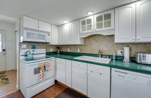 Sturgis Cottage | Lakefront Michigan Cottage - Deck, Grill & Kayaks!