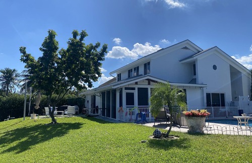 Davie House | LakeFront - Near Hard Rock Casino w private pool