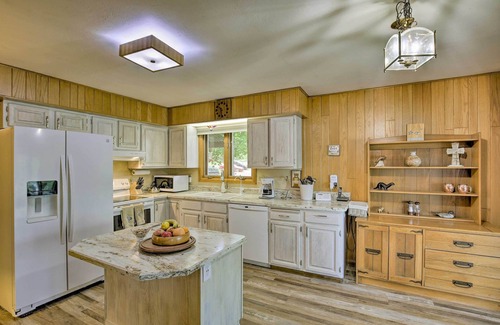 New Auburn Apartment | Lakefront New Auburn Apt w/Sauna & Sun Porch